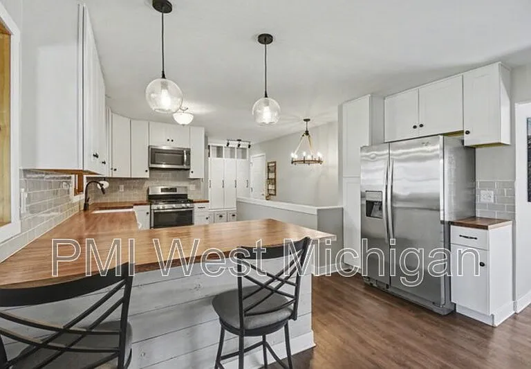6593 Crownpointe Dr SW — Photo 5