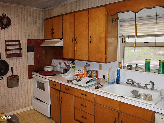 5th image of 1401 N Main St