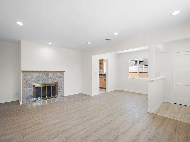 6607 Riverton Ave — Photo 7