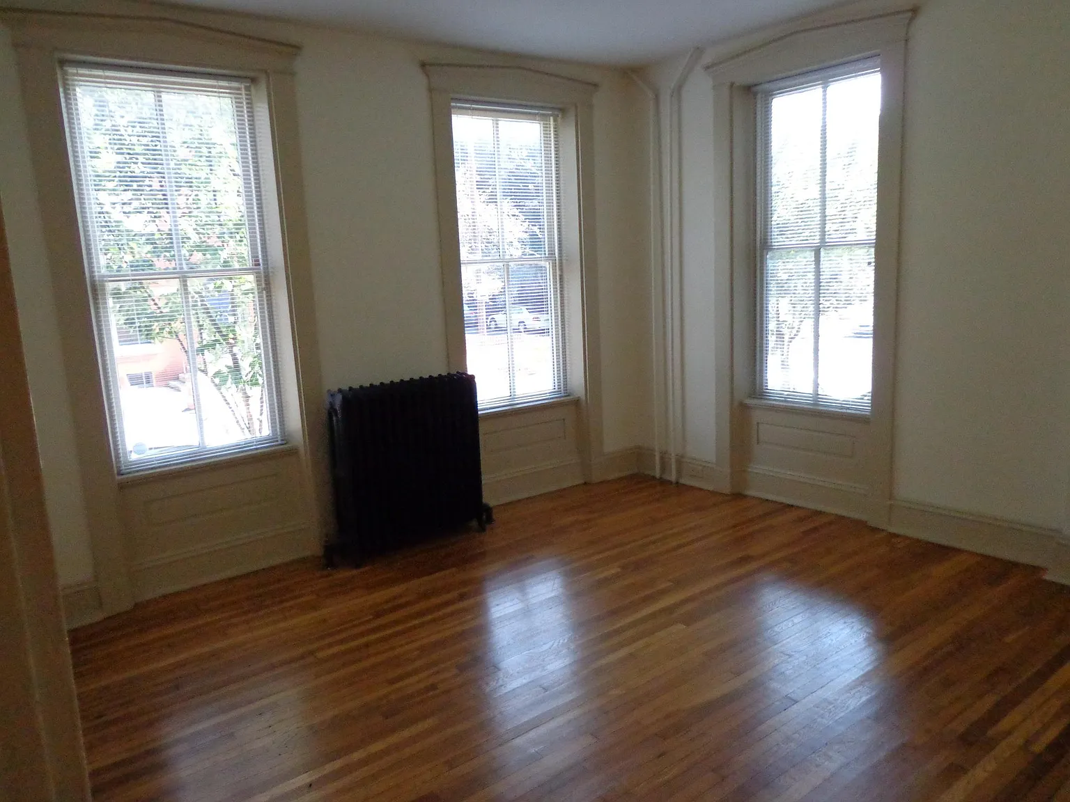 2 bed, 740 sqft, $1,400 — Photo 4