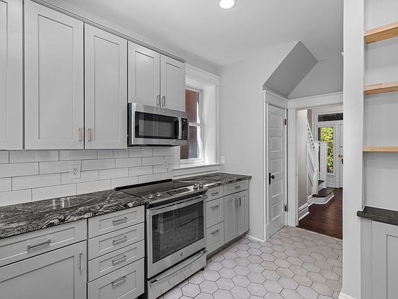 3rd image of 3956 Wyoming St