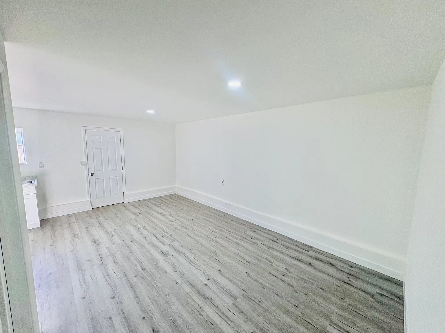 Studio, $1,575 — Photo 2