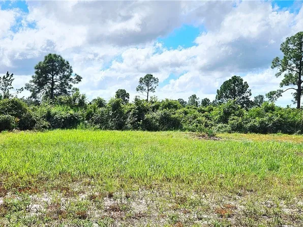 1711 Comanche Trl, Labelle, FL 33935