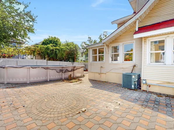 3718 Neptune Avenue image 16 of 18