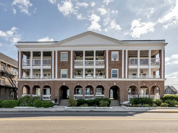 834 Nantasket Ave APT 3, Hull, MA 02045