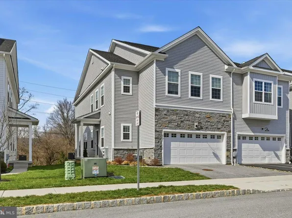 279 Red Leaf Ln, Exton, PA 19341