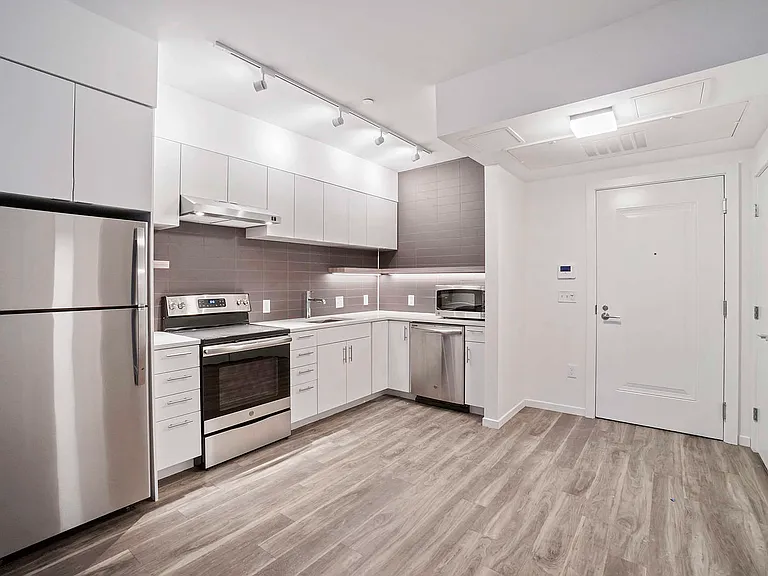 839 Beacon — Photo 10