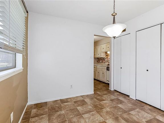 2nd image of 913 Gatewood St