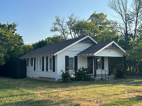1204 Elm St Photo 1