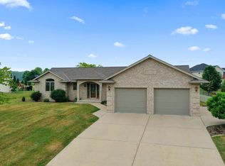 322 Brookview Dr, Luxemburg, WI 54217