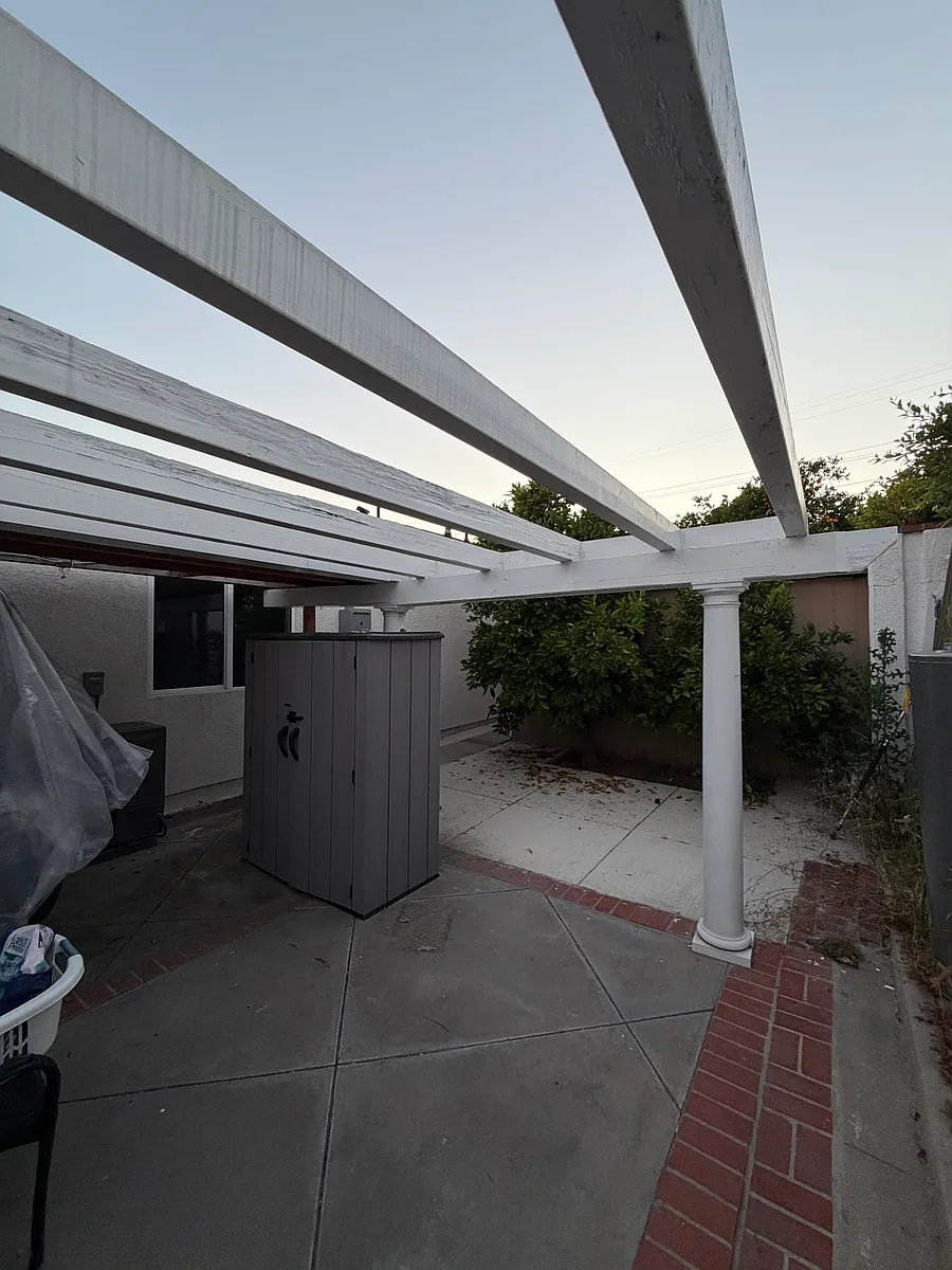 Building Photo - 833 E Tujunga Ave