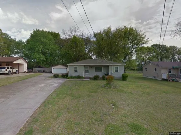 1117 Decatur St, Tuscumbia, AL 35674