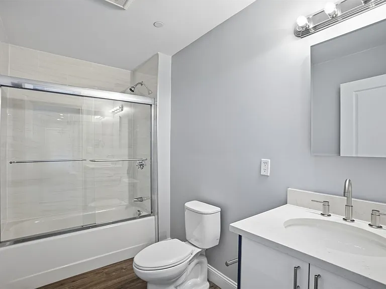 632 Centre St #304 — Photo 9