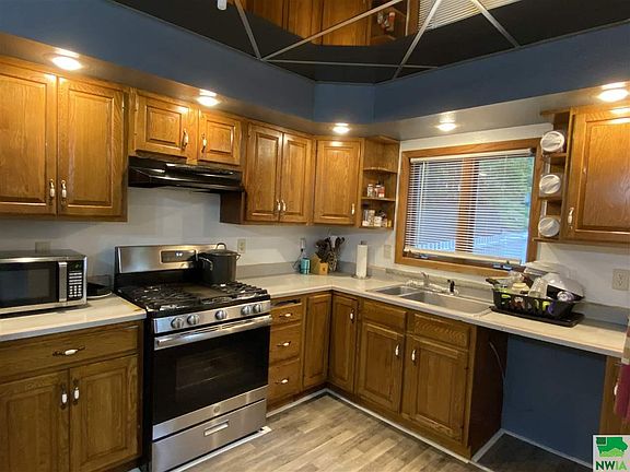 4th image of 831 18th St