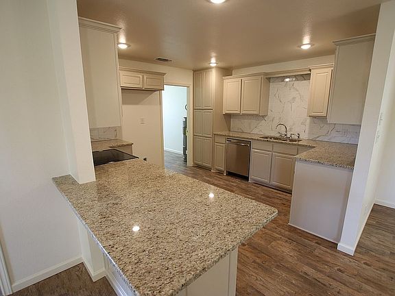 5th image of 108 Paradise Ave