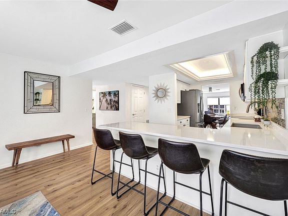 3rd image of 912 SE 46th St APT 202