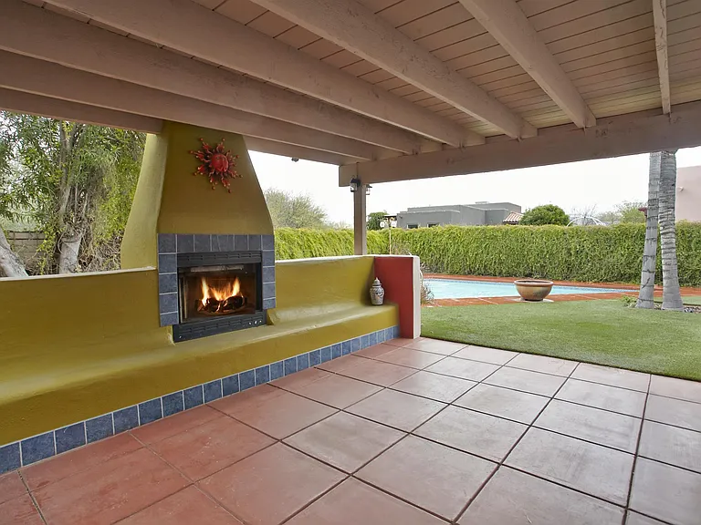 2952 N Saint Augustine Pl — Photo 4