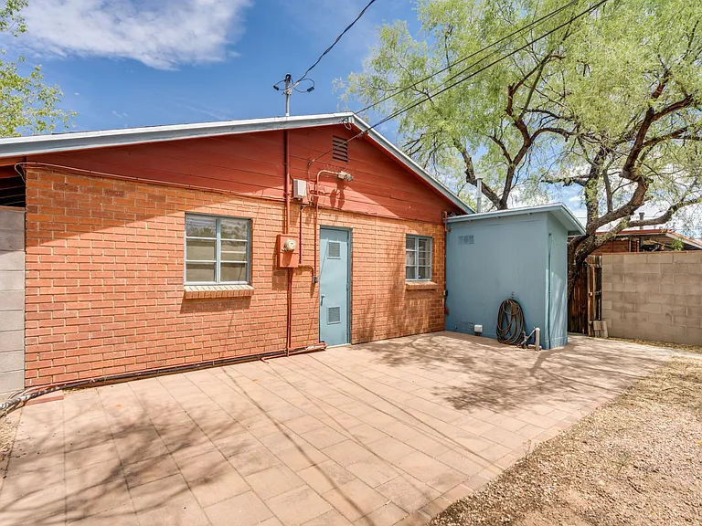 1120 E Waverly St — Photo 34