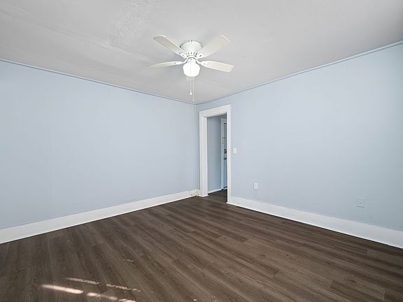 3rd image of 911 E Emma St #913-1