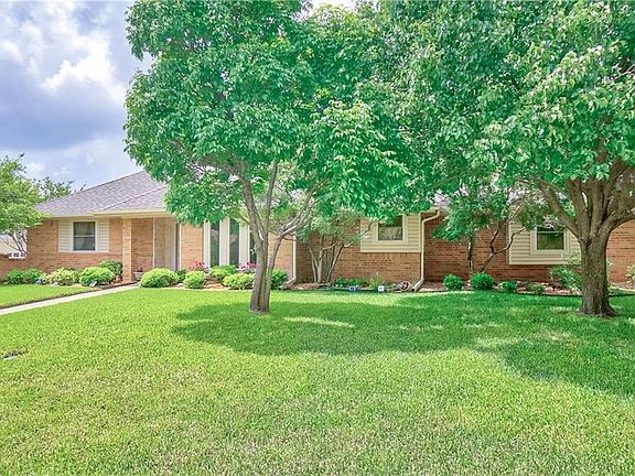 3rd image of 471 Mosswood Dr