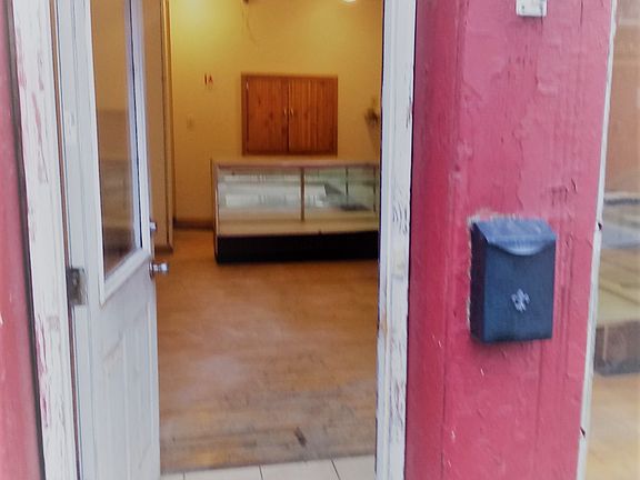 5th image of 301 Ontario St