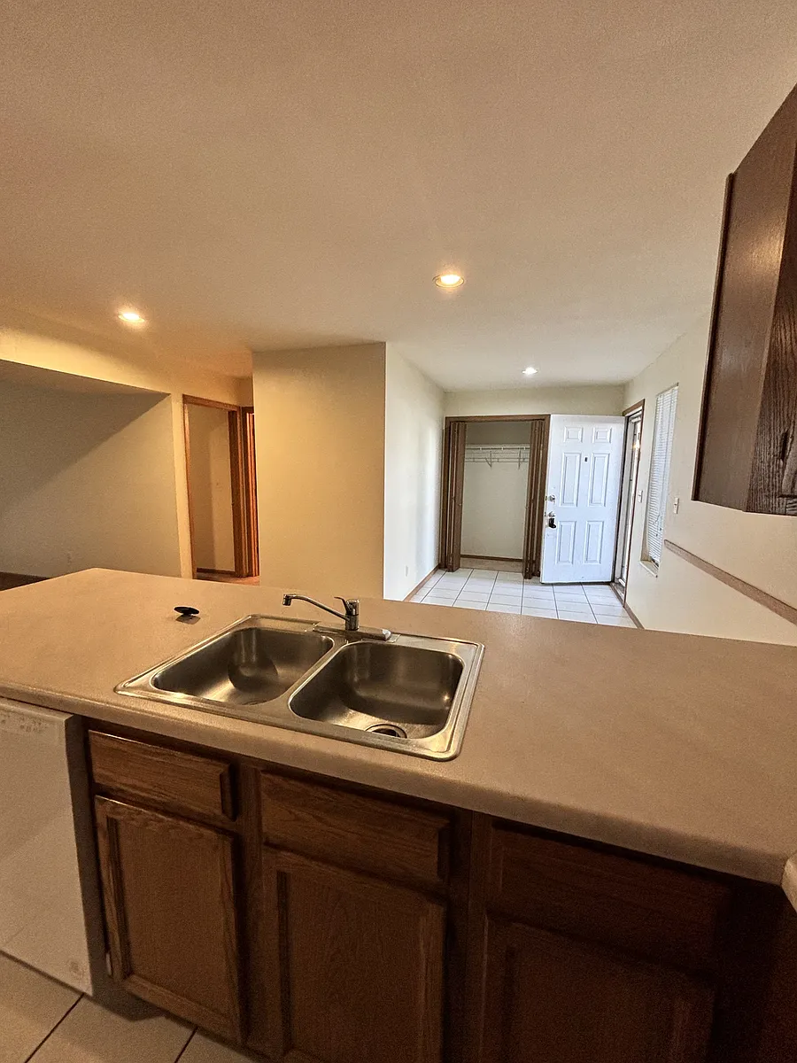 Building Photo - 1041 Minns Dr #3