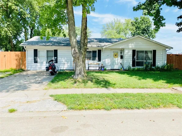 2561 Northbridge Ct, Granite City, IL 62040