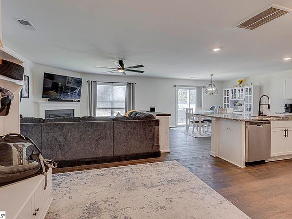 5th image of 1087 Summerlin Trl