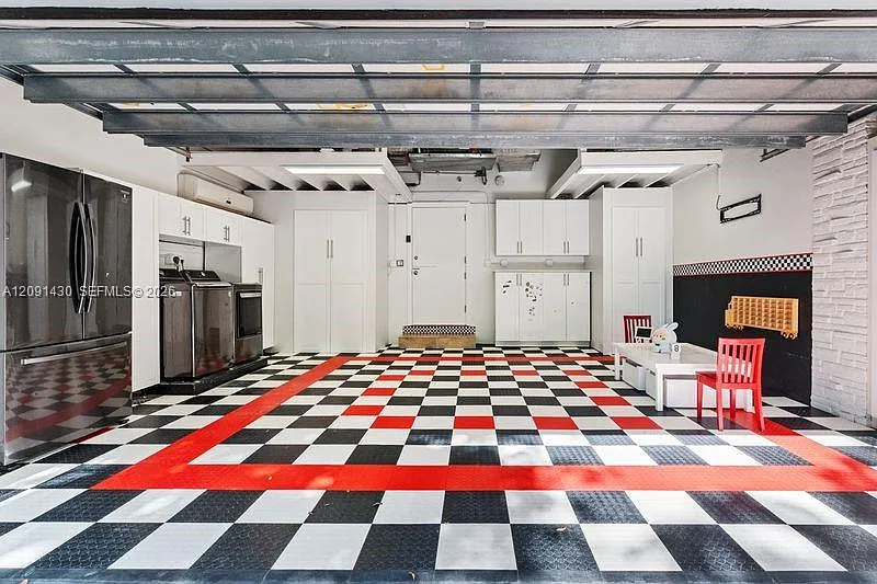 3 bed, 3000 sqft, $11,000 — Photo 3