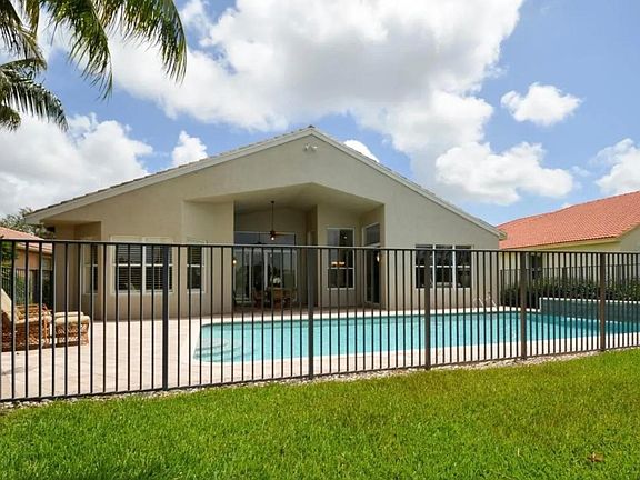 3rd image of 9753 Baywood Park Ln