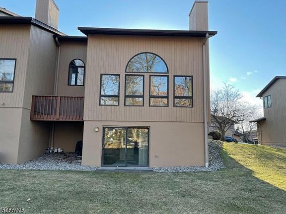 3rd image of 39 Woodland Dr