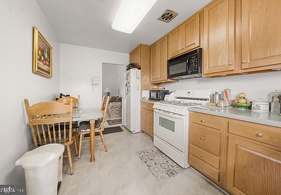 5th image of 3413 Retlaw Rd