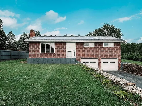 935 McKnight Rd, Indiana, PA 15701