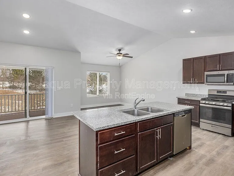 1368 S Village Cir — Photo 9