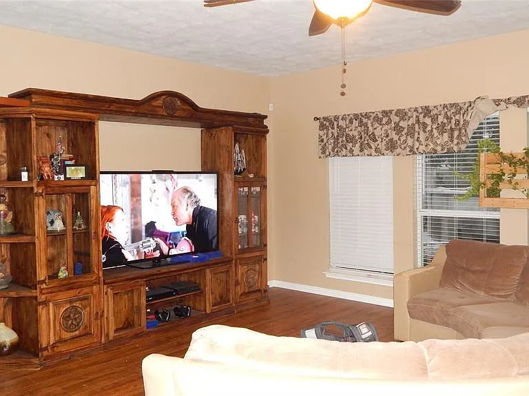 2931 Silver Landing Ln — Photo 18