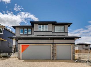139 E Dawson Wharf, Mount Chestermere, AB T1X2W3