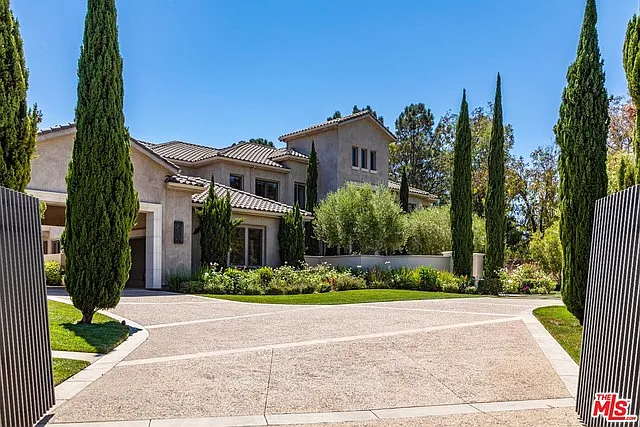 5 bed, 6.5 bath, 8325 sqft, $28,500 — Photo 4