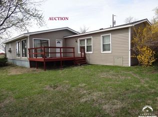 10277 Dickinson Rd, Ozawkie, KS 66070