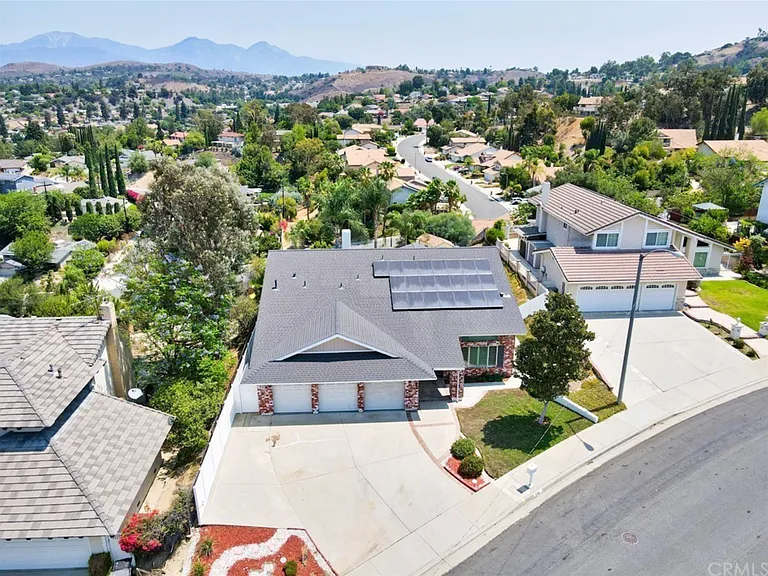 530 Cameron Crest Dr — Photo 1