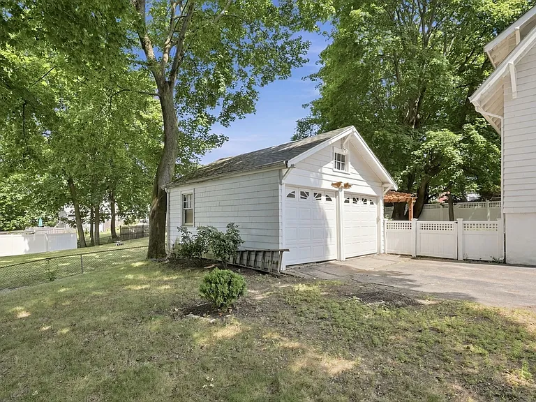 42 Norway Park — Photo 33