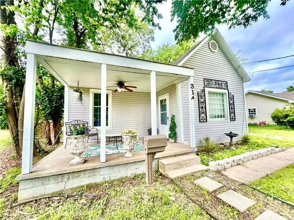 314 E Vernon St N, Nevada, MO 64772