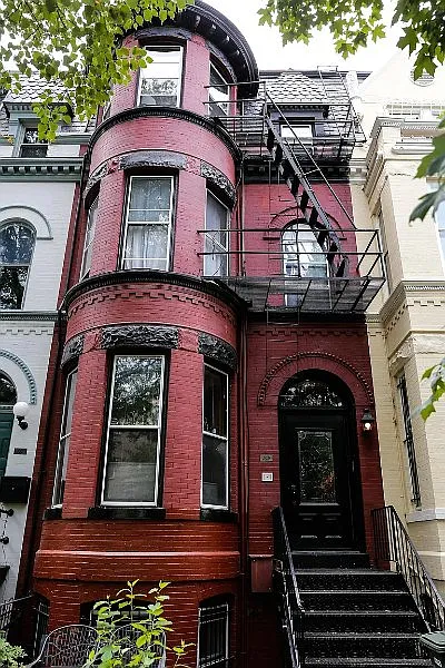 Photo 2 of 16 - 109 5th St SE #3 - Washington, DC Building Photo - 109 5th St SE #3