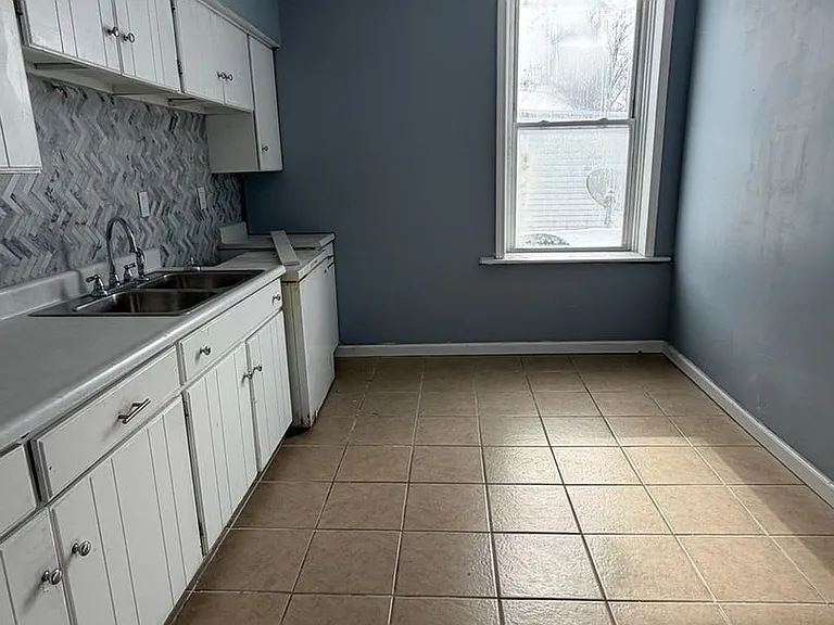 320 Main St — Photo 1