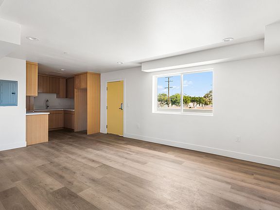 5th image of 4936 Live Oak St #12