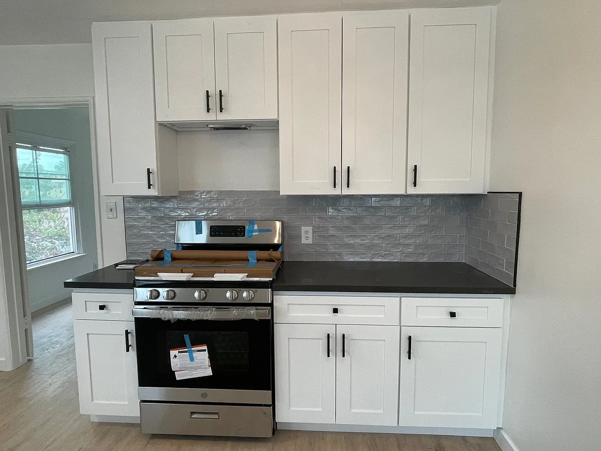 Building Photo - 5325 Whitsett Ave #4