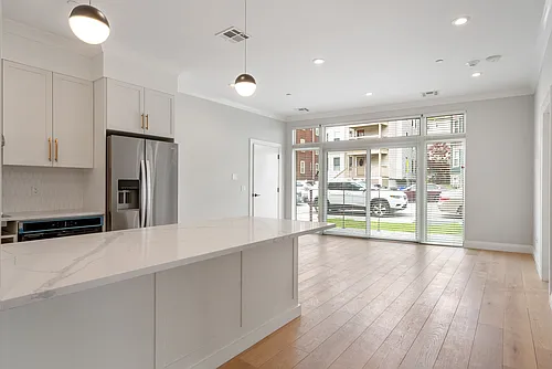 142 Pleasant St Photo 1