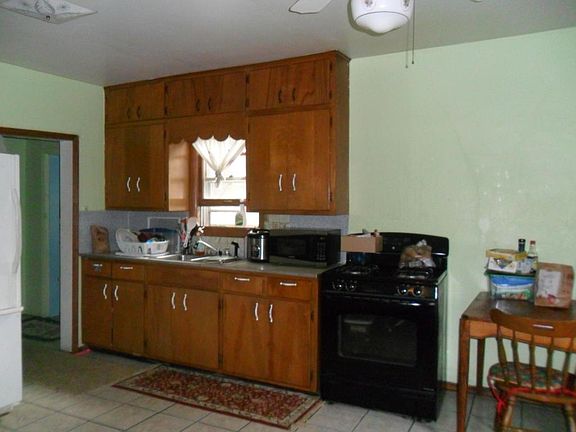 3rd image of 569 S Salt Pond Ave