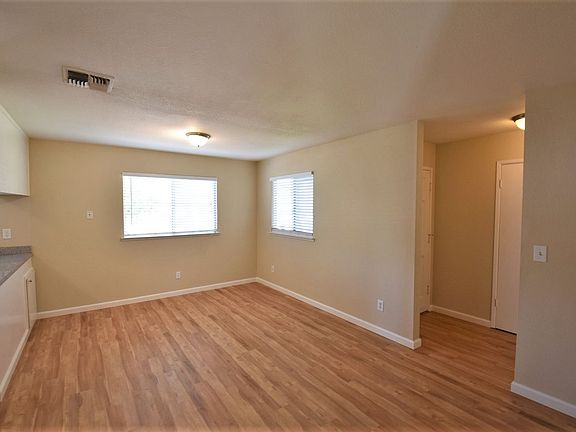 2nd image of 1441 Bridgeport Ln