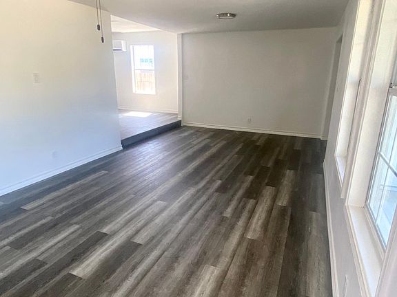 4th image of 209 W Jefferson St