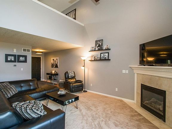 5th image of 220 E Tartan Dr
